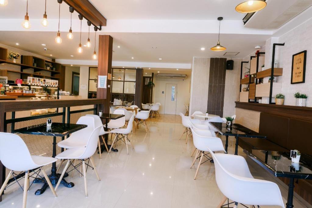 City Park Hotel Phatthalung Buitenkant foto