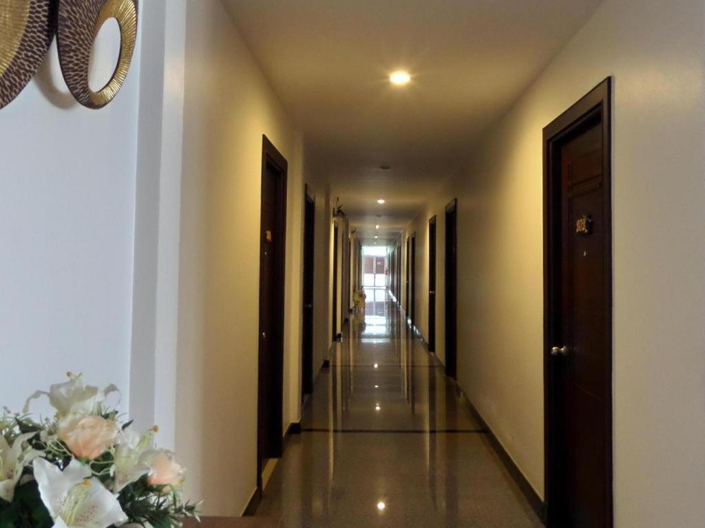 City Park Hotel Phatthalung Buitenkant foto