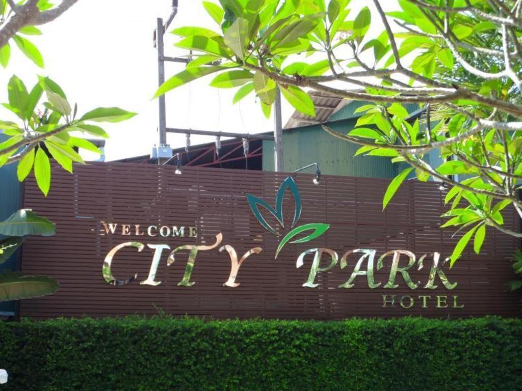 City Park Hotel Phatthalung Buitenkant foto