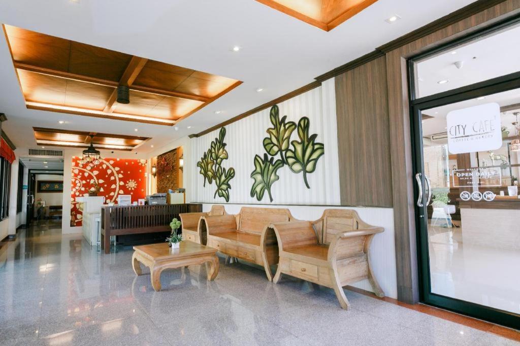 City Park Hotel Phatthalung Buitenkant foto