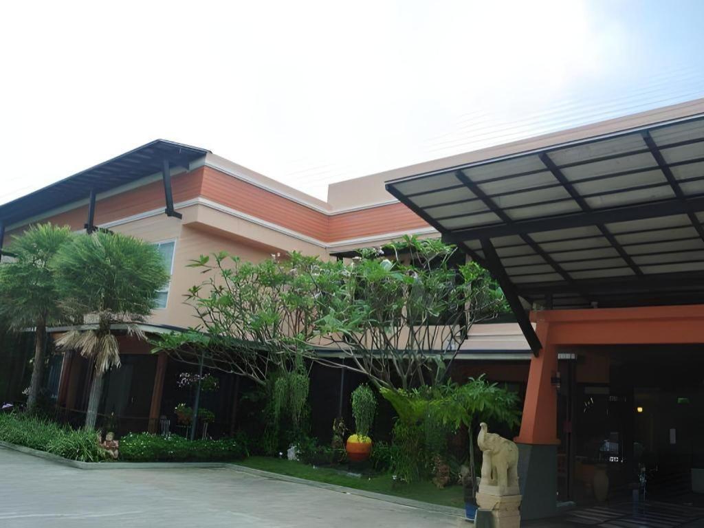 City Park Hotel Phatthalung Buitenkant foto