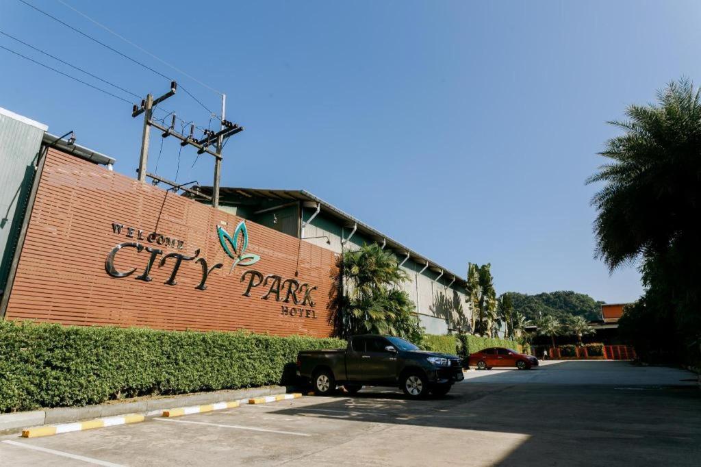 City Park Hotel Phatthalung Buitenkant foto