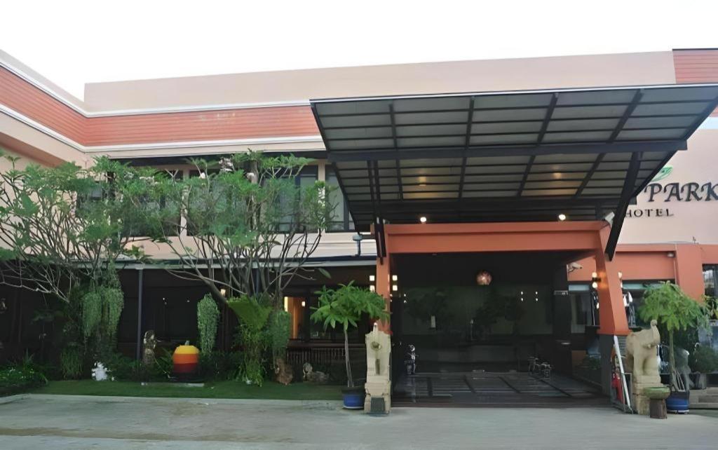 City Park Hotel Phatthalung Buitenkant foto