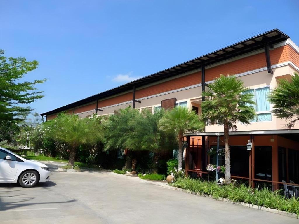 City Park Hotel Phatthalung Buitenkant foto