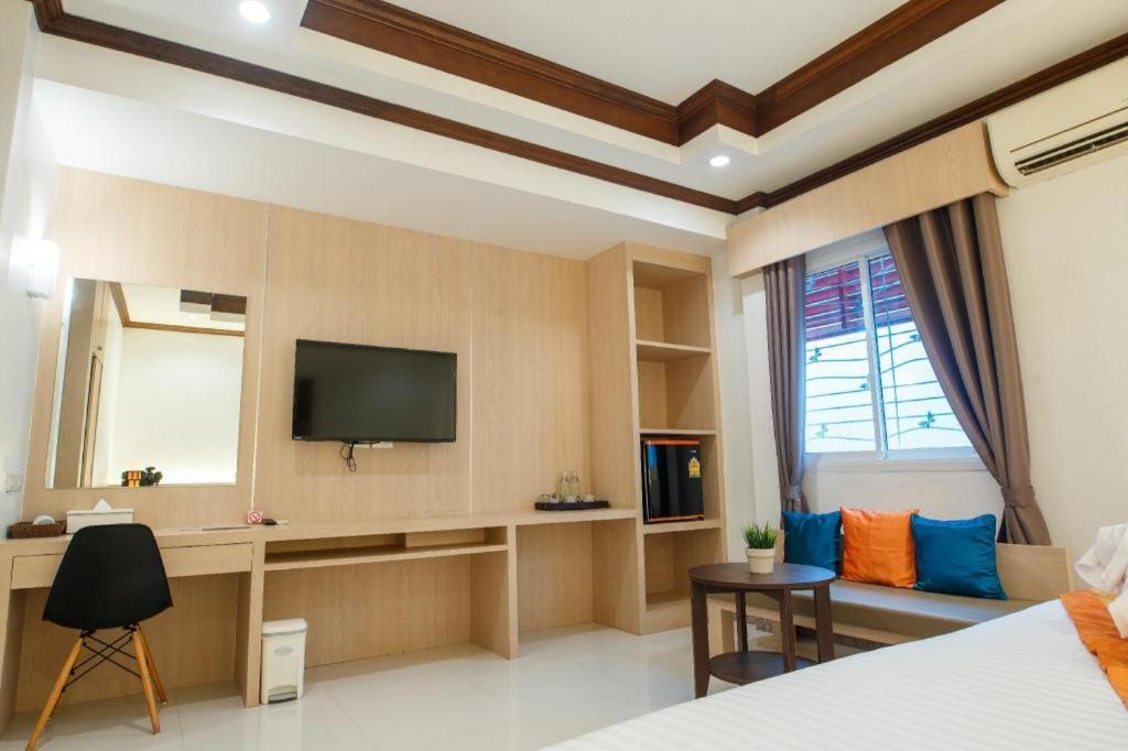 City Park Hotel Phatthalung Buitenkant foto