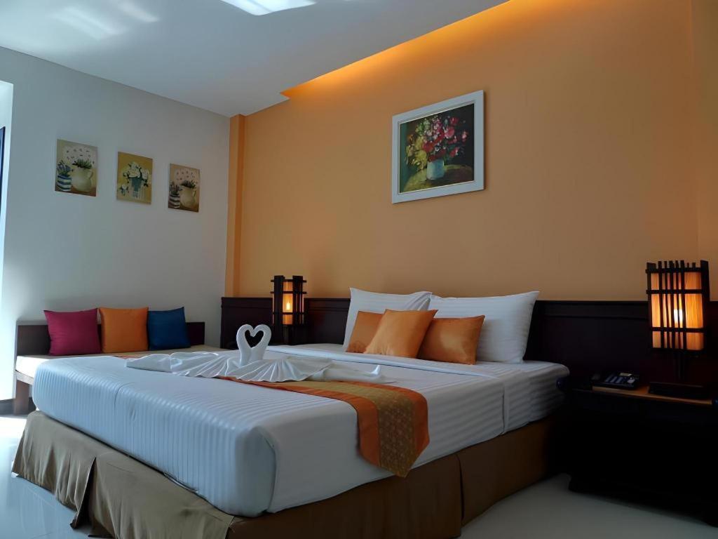 City Park Hotel Phatthalung Buitenkant foto