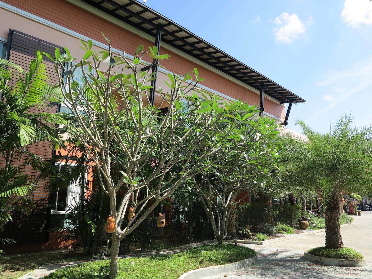 City Park Hotel Phatthalung Buitenkant foto